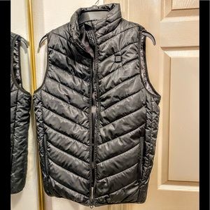 HEATED plug in pocket! Super Cute Puffy Black Vest